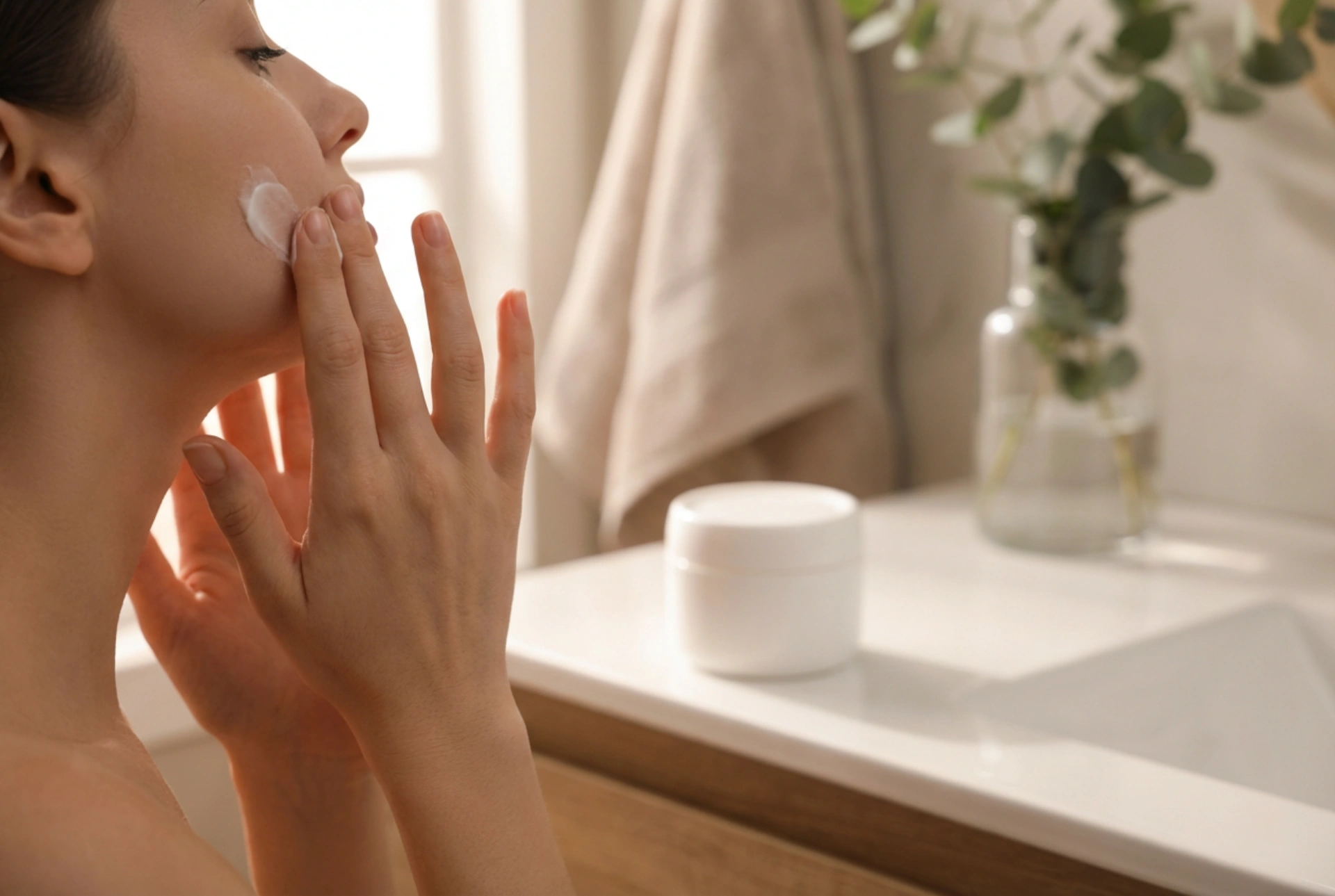 Crema nutritivă de noapte în rutina de îngrijire: aplicare, cantitate, efecte