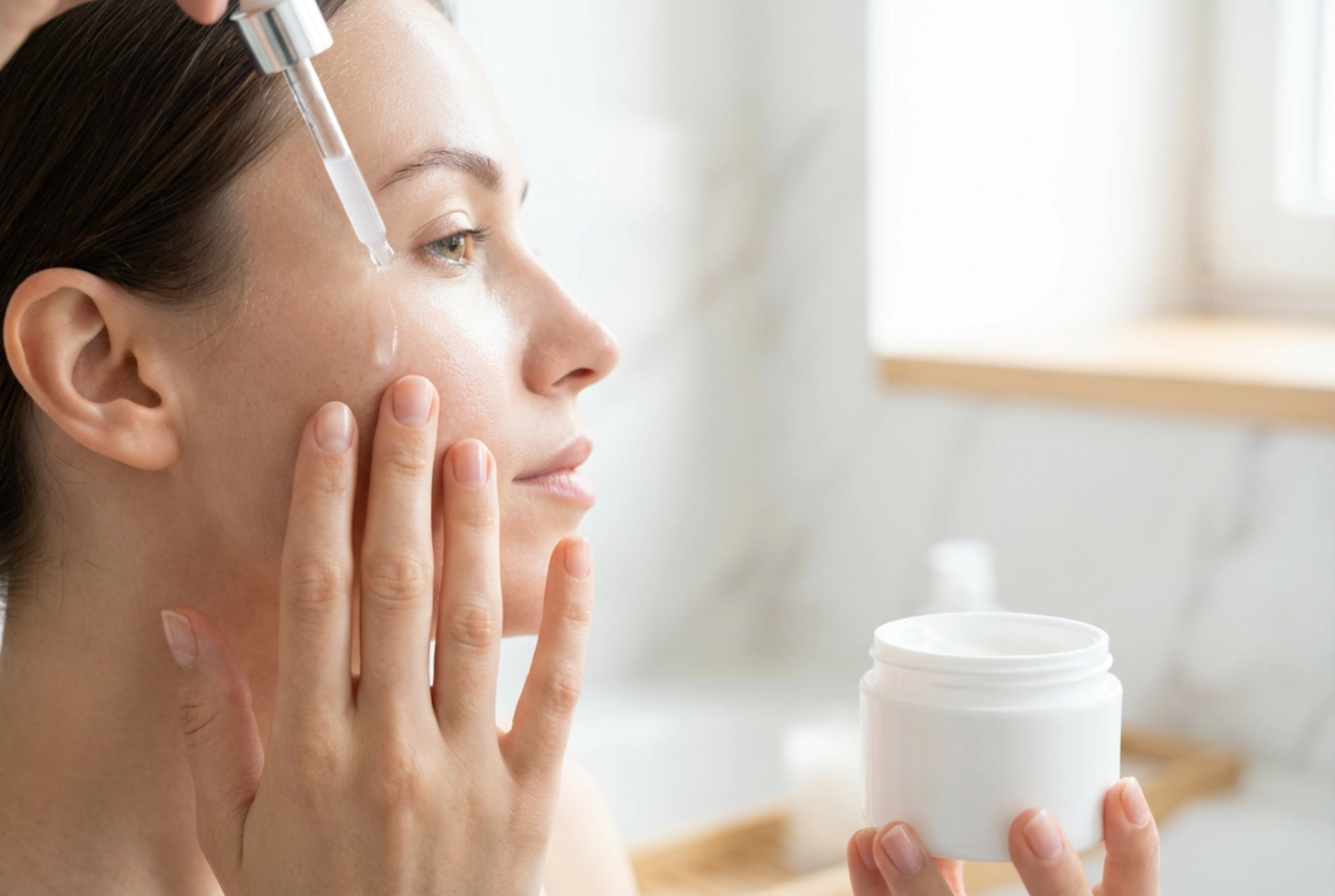 Cremă cu acid hialuronic: aplicarea corectă și combinarea cu serul