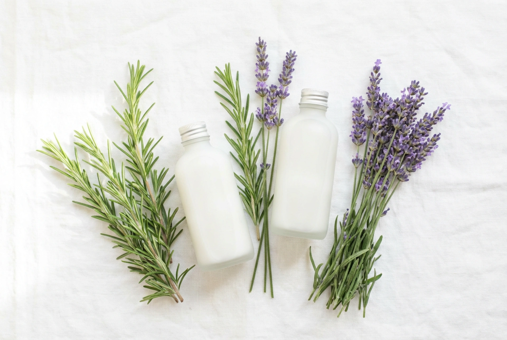 Șamponul natural pentru păr „fără chimicale”: cum să citești etichetele și să alegi în cunoștință de cauză