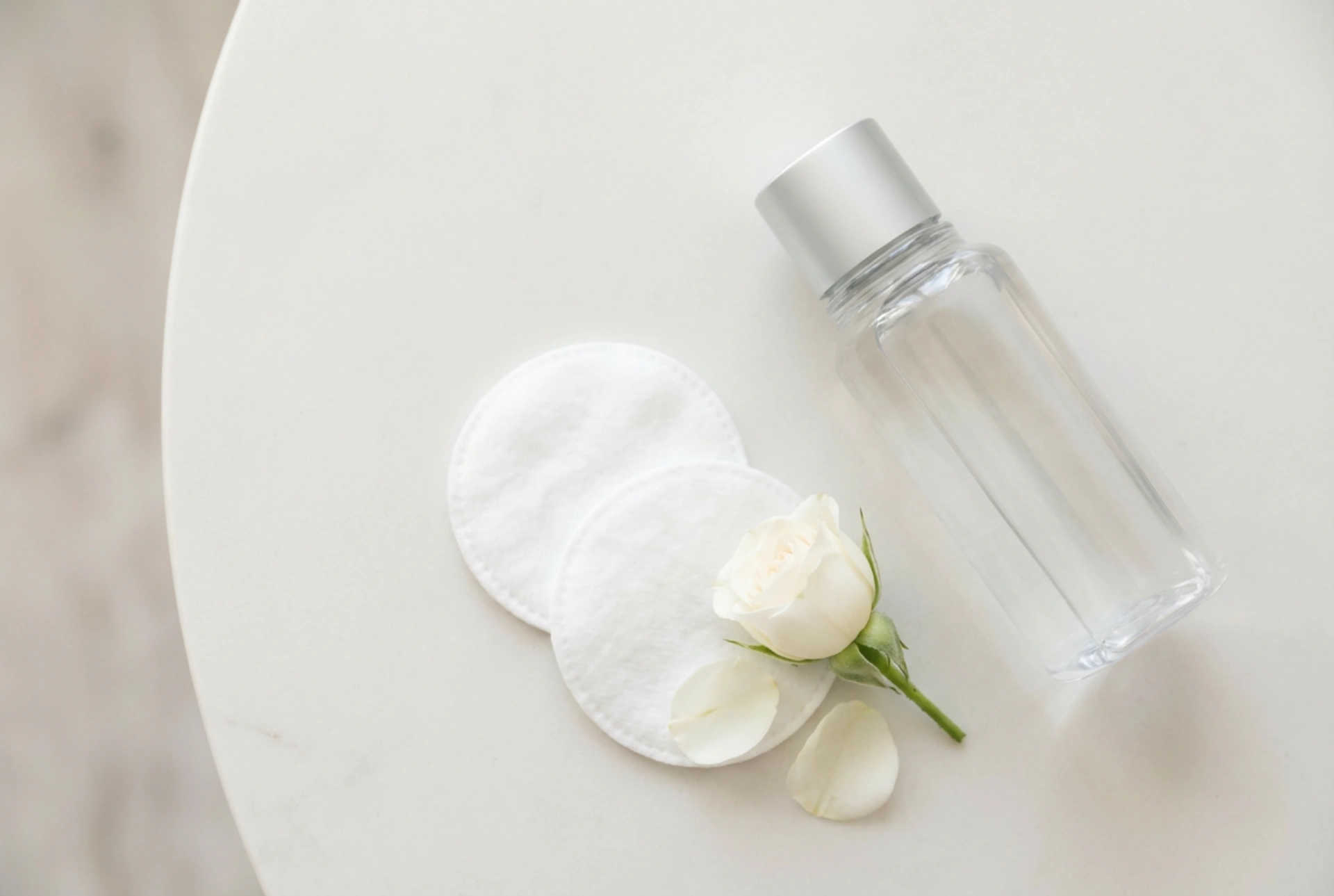 Demachiant pentru ochi foarte sensibili: cum să îl alegi și să îl folosești