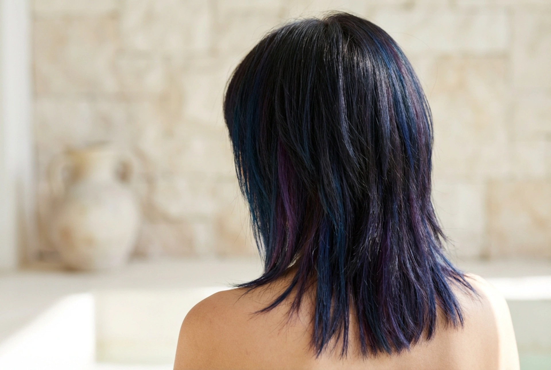 Coafura emo pentru femei: tuns în straturi, styling și îngrijirea culorii