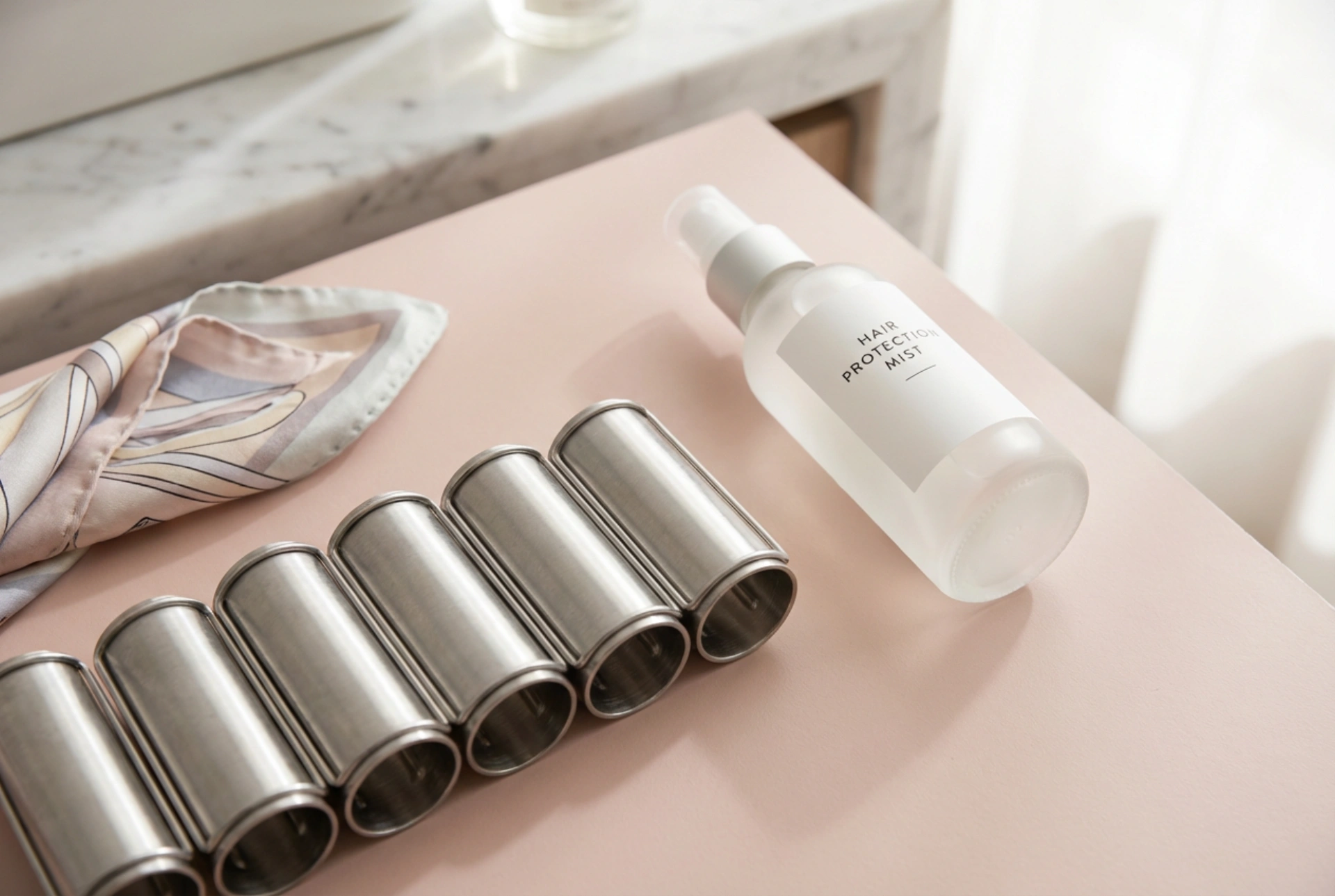 Bigudiuri metalice pentru păr: când să le folosești și cum să protejezi șuvițele