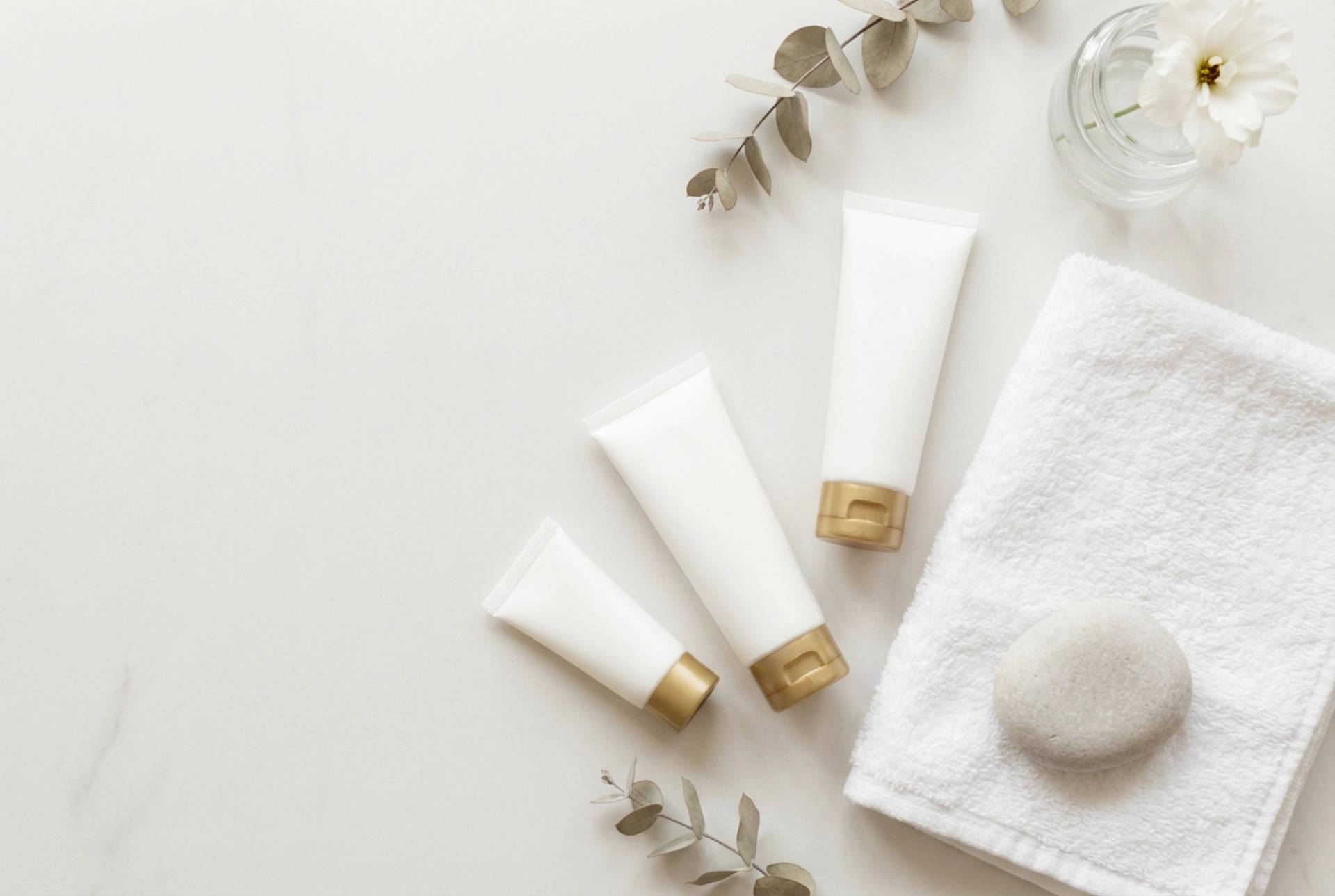 Cremă depilatoare pentru zone intime: cum să o alegi și să o folosești în siguranță