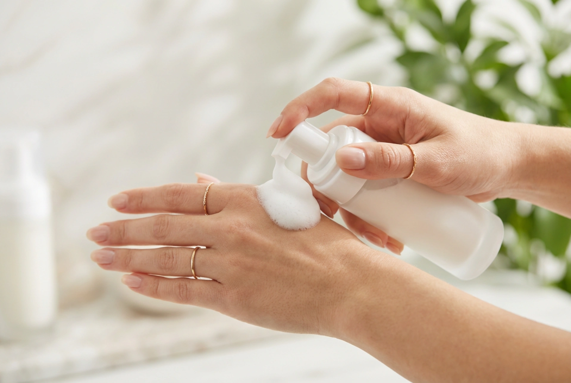 Formula spumă: crema de mâini spumă, stratificarea și aplicarea