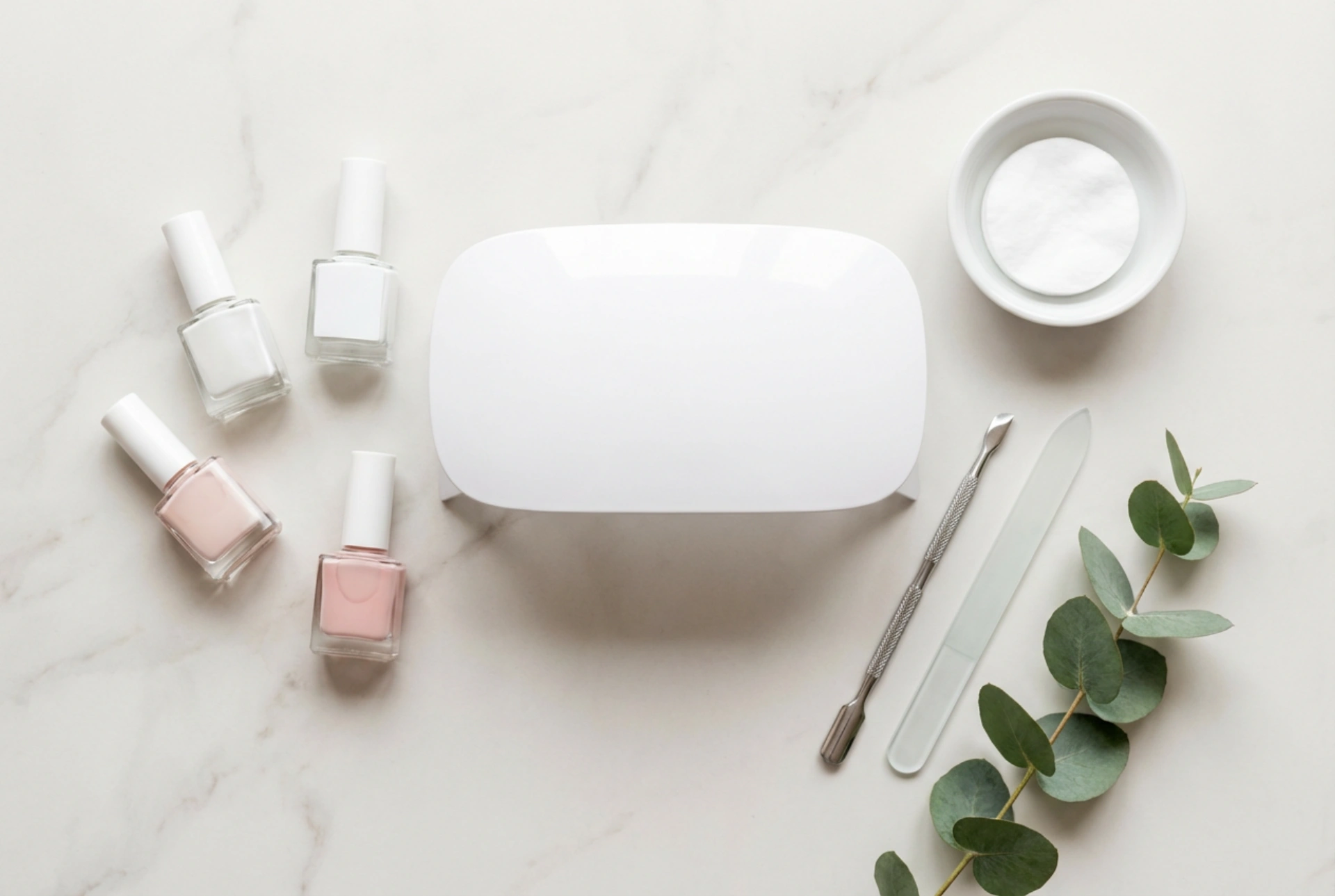 Ghid pentru setul de manichiură hibridă: elemente și lămpi