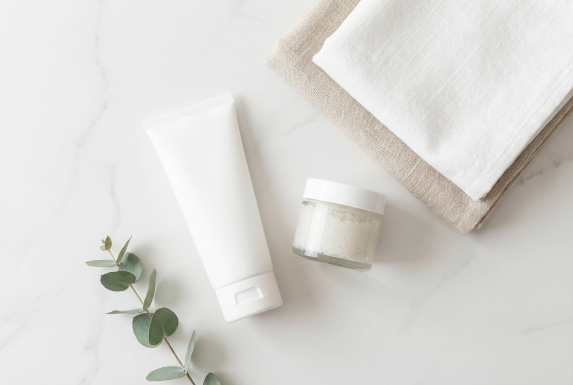 Epilarea feselor: metode pentru o piele netedă și zone greu accesibile