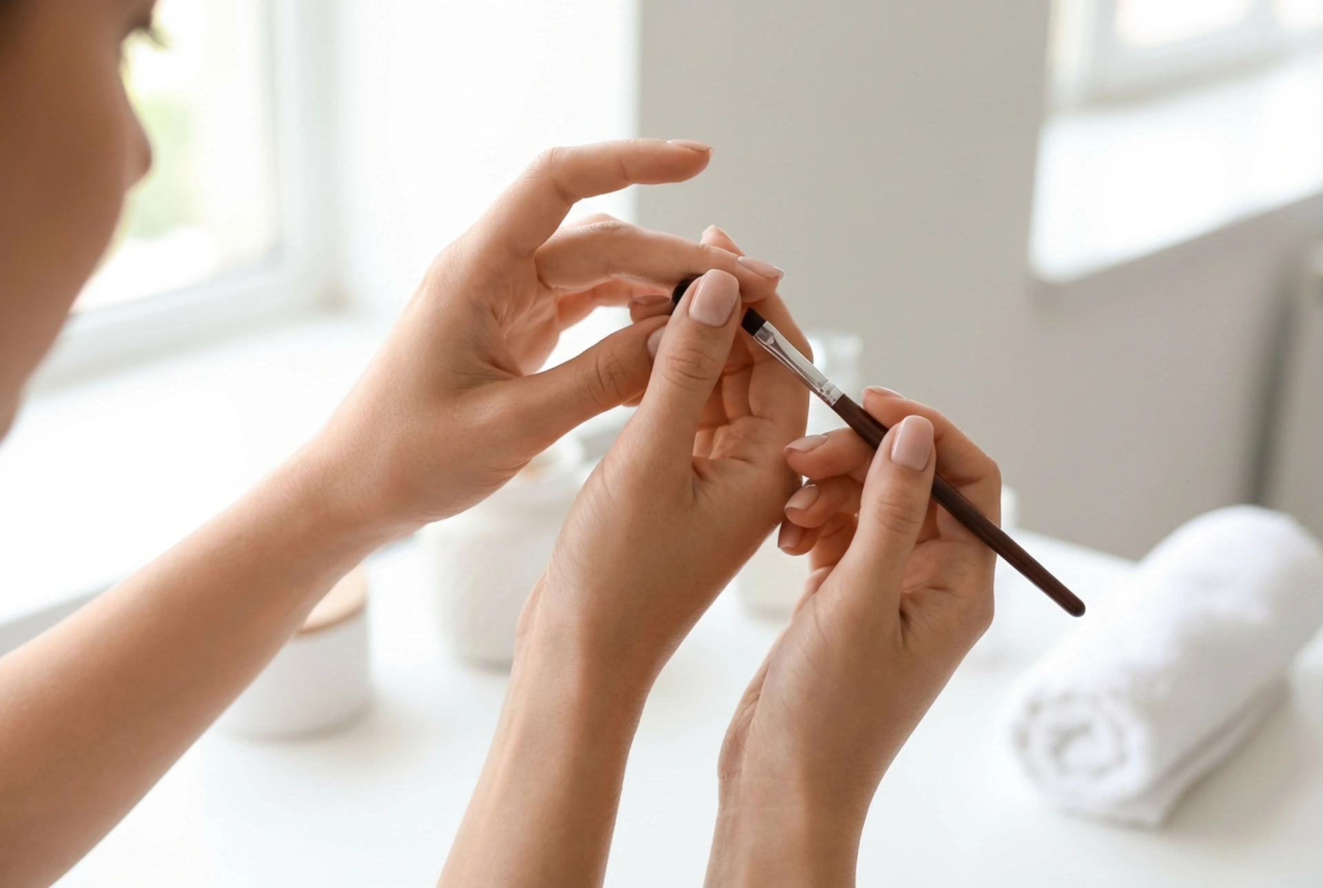 Henna pentru sprâncene: cum să alegi nuanța și să o aplici corect